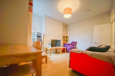 3 bed house, Heath, Gabalfa, Cardiff, CF143BW - Image 2