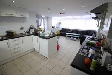 10 bed house, Cathays, Cardiff, CF244HZ - Image 1