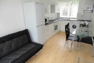 5 bed house, Roman Way, Selly Park, Birmingham, B152SL - Image 2