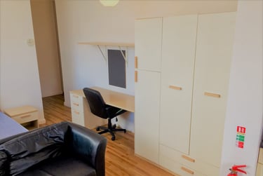 1 bed studio, The Kingsway, Portland House, City Centre, Swansea, SA15HN - Image 2
