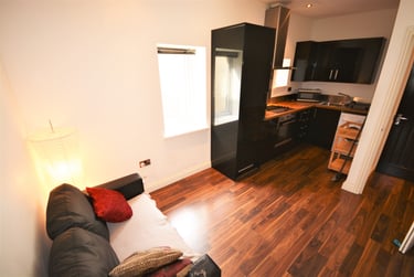 1 bed flat, Mansel Street, City Centre, Swansea, SA15TN - Image 1