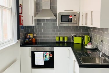 1 bed flat, (Large Studio) Demontfort Street, Highfields, Leicester, LE17GW - Image 2