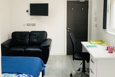 1 bed flat, (Large Studio) Demontfort Street, Highfields, Leicester, LE17GW - Image 5