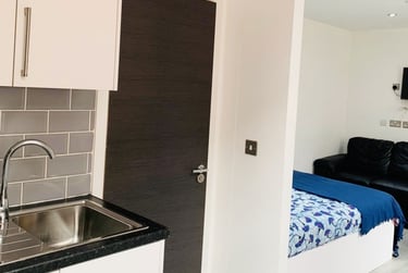 1 bed flat, (Large Studio) Demontfort Street, Highfields, Leicester, LE17GW - Image 9