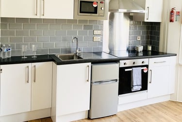 1 bed flat, (Studio) - West Street, Highfields, Leicester, LE16XQ - Image 2