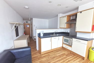 1 bed studio, The Kingsway, Portland House, City Centre, Swansea, SA15HN - Image 1