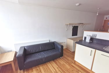 1 bed studio, The Kingsway, Portland House, City Centre, Swansea, SA15HN - Image 2