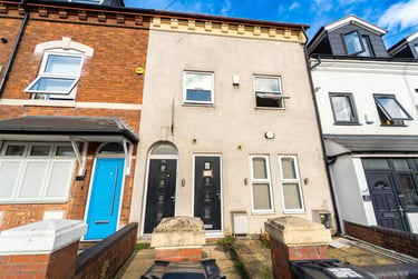 8 bed house, Heeley Road, Selly Park, Birmingham, B296DP - Image 1