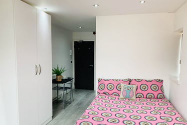1 bed house, Extra Large Studio, Demontfort Street, Highfields, Leicester, LE17GW - Image 1