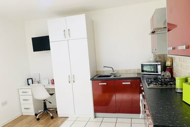 1 bed house, Watkin Road, City Centre, Leicester, LE27HY - Image 3