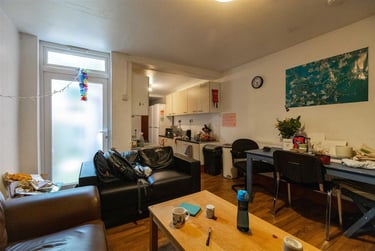 6 bed house, Luton Road, Selly Park, Birmingham, B297BN - Image 1