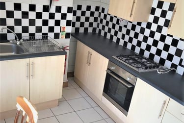 8 bed house, St Helens Avenue, Brynmill, Swansea, SA14NE - Image 3