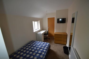 7 bed flat, Hubert Road, Selly Park, Birmingham, B296ES - Image 2