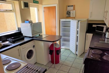 6 bed house, George Street, City Centre, Swansea, SA14HH - Image 1