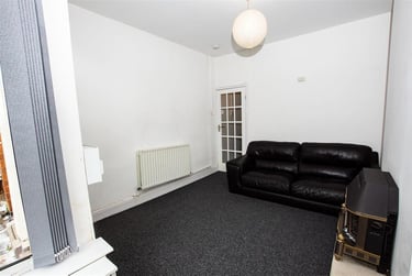 2 bed house, Winnie Road, Selly Park, Birmingham, B296JX - Image 2