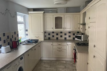 4 bed house, Kinley Street, St Thomas, Swansea, SA18HE - Image 1