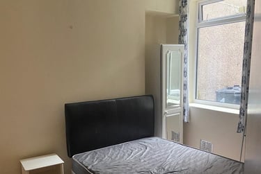 4 bed house, Kinley Street, St Thomas, Swansea, SA18HE - Image 6