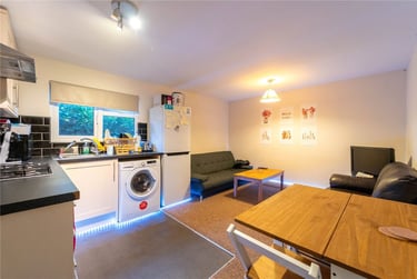 1 bed flat, Oakfield Road, Selly Park, Birmingham, B297ED - Image 3
