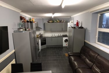 6 bed house, Mansel Street, City Centre, Swansea, SA15SQ - Image 1