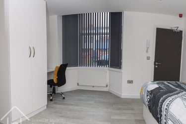 1 bed flat, (Large Studio) Demontfort Street, Highfields, Leicester, LE17GW - Image 3