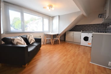 1 bed flat, Cradock Street, City Centre, Swansea, SA13HE - Image 1