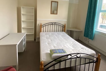 4 bed house, Park Place, Brynmill, Swansea, SA20DH - Image 1