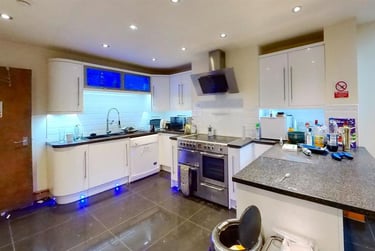 6 bed house, Heeley Road, Selly Park, Birmingham, B296EJ - Image 2