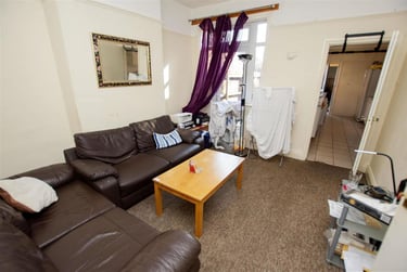 7 bed house, Raddlebarn Road, Selly Park, Birmingham, B296HQ - Image 1