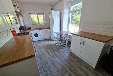 5 bed house, Terrace Road, Mount Pleasant, Swansea, SA16HW - Image 1