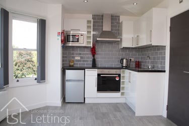 1 bed flat, Extra Large Studio, Demontfort Street, Highfields, Leicester, LE17GW - Image 2