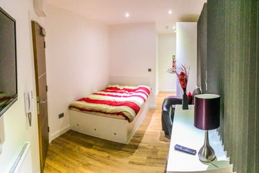 1 bed house, (Studio), Charles Street, Highfields, Leicester, LE11LB - Image 1