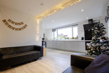 5 bed house, Weoley Park Road, Weoley Castle, Birmingham, B295HA - Image 2