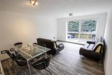 2 bed flat, Seymour Close, Selly Park, Birmingham, B297JD - Image 1