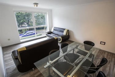 2 bed flat, Seymour Close, Selly Park, Birmingham, B297JD - Image 2