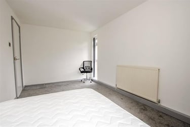 2 bed flat, Seymour Close, Selly Park, Birmingham, B297JD - Image 4