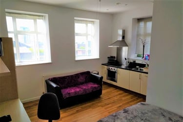 1 bed studio, The Kingsway, Portland House, City Centre, Swansea, SA15HN - Image 1