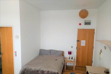 1 bed studio, The Kingsway, Portland House, City Centre, Swansea, SA15HN - Image 2