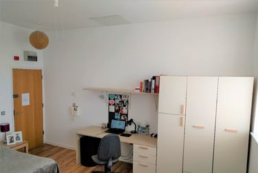 1 bed studio, The Kingsway, Portland House, City Centre, Swansea, SA15HN - Image 3