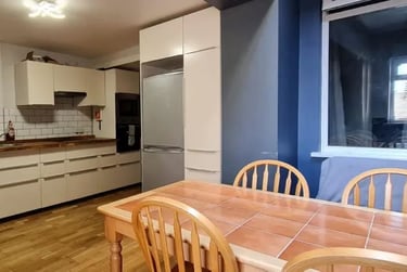 2 bed house, Wern Terrace, Port Tennant, Swansea, SA18NT - Image 1