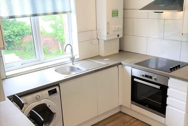 3 bed flat, St Ledger Crescent, St Thomas, Swansea, SA18ET - Image 1