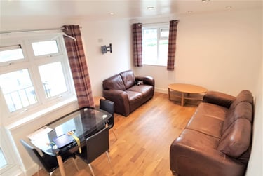 3 bed flat, St Ledger Crescent, St Thomas, Swansea, SA18ET - Image 2