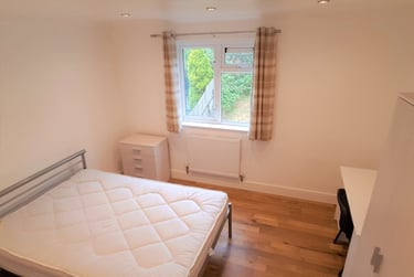 3 bed flat, St Ledger Crescent, St Thomas, Swansea, SA18ET - Image 3