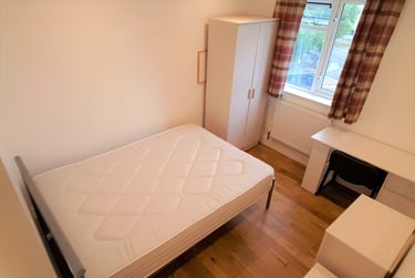 3 bed flat, St Ledger Crescent, St Thomas, Swansea, SA18ET - Image 6