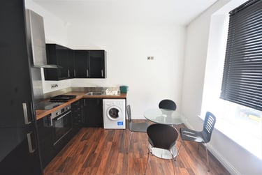 2 bed flat, Mansel Street, City Centre, Swansea, SA15TN - Image 1