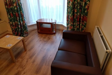 4 bed house, Argyle Street, Sandfields, Swansea, SA13TA - Image 3