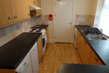 4 bed house, Argyle Street, Sandfields, Swansea, SA13TA - Image 4