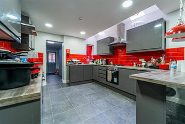 7 bed house, Hubert Road, Selly Park, Birmingham, B296EP - Image 2