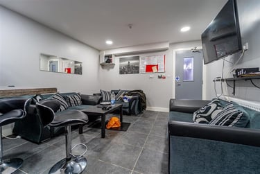 7 bed house, Hubert Road, Selly Park, Birmingham, B296EP - Image 3