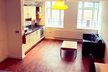 1 bed studio, The Kingsway, Portland House, City Centre, Swansea, SA15HN - Image 1