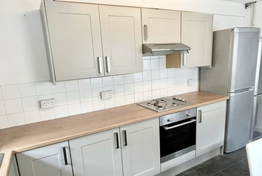 5 bed house, Nicholl Street, Mount Pleasant, Swansea, SA14HF - Image 1